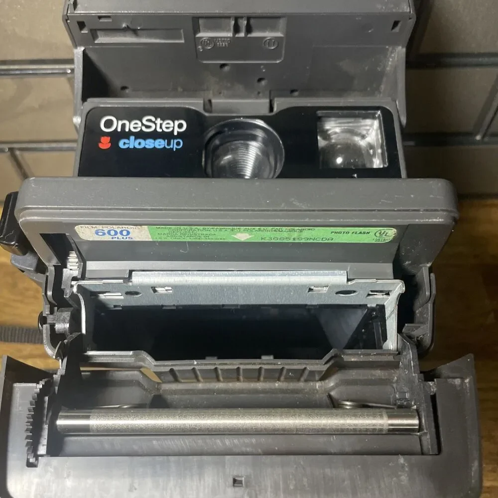 Vintage Polaroid One Step Close Up 600 Film Instant Camera with Strap-Works